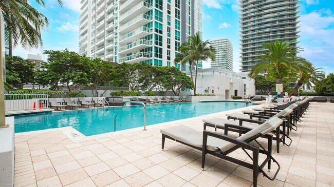 Building Photo - 1050 Brickell Ave