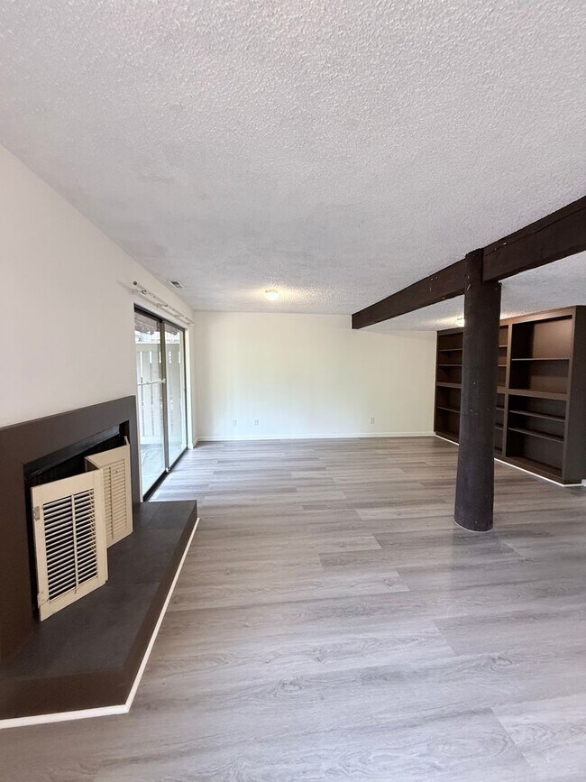 Building Photo - Charming 3-Bed Condo in Quail Run | Pool, ...