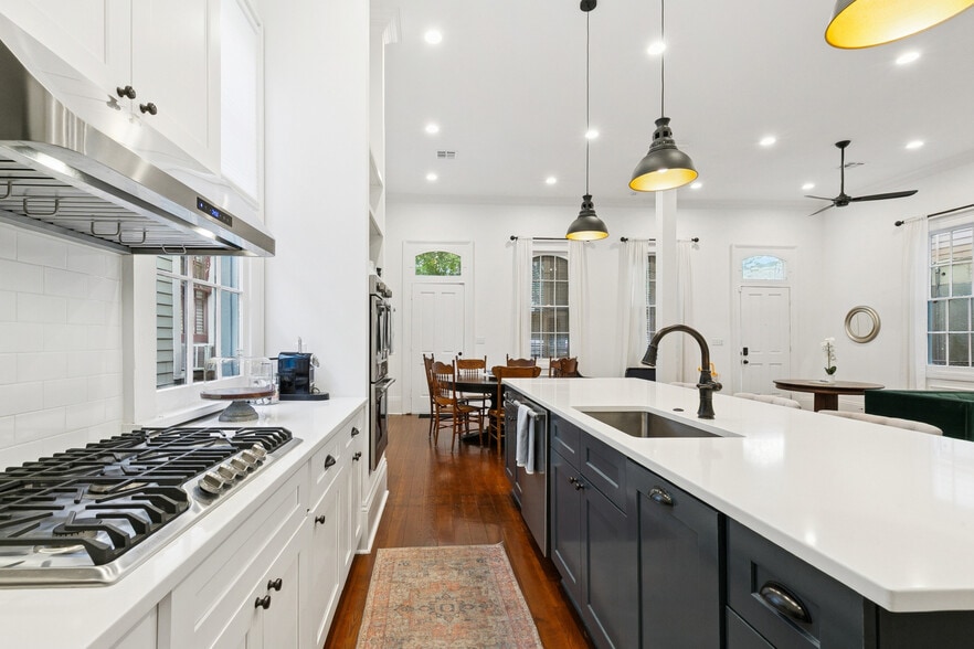 Building Photo - 2335 N Rampart St