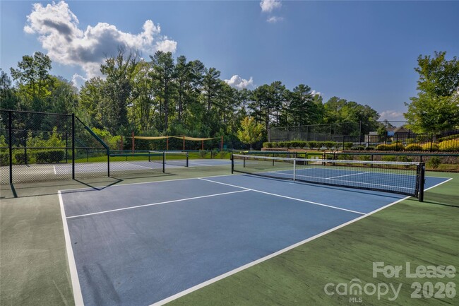 Building Photo - 82132 Standing Oak Dr