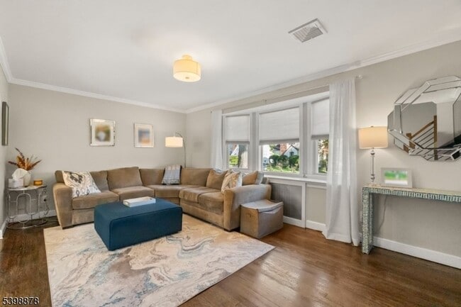 Building Photo - 24 E Harrison Pl