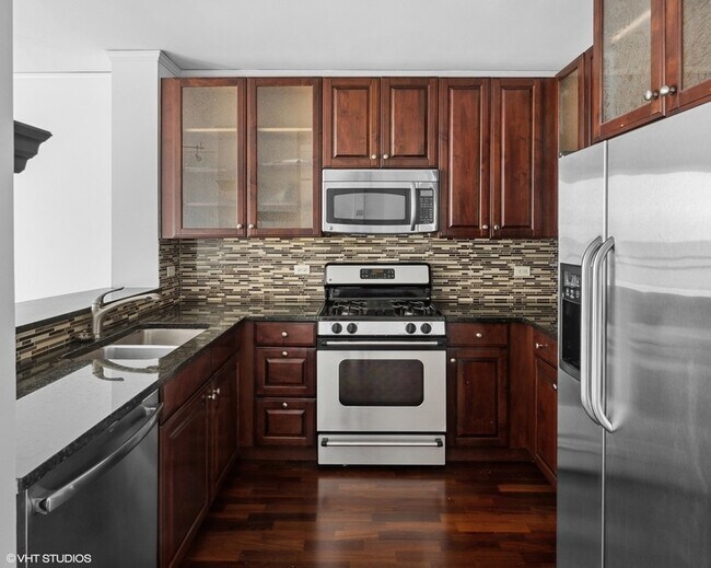 Building Photo - 201 N Westshore Dr