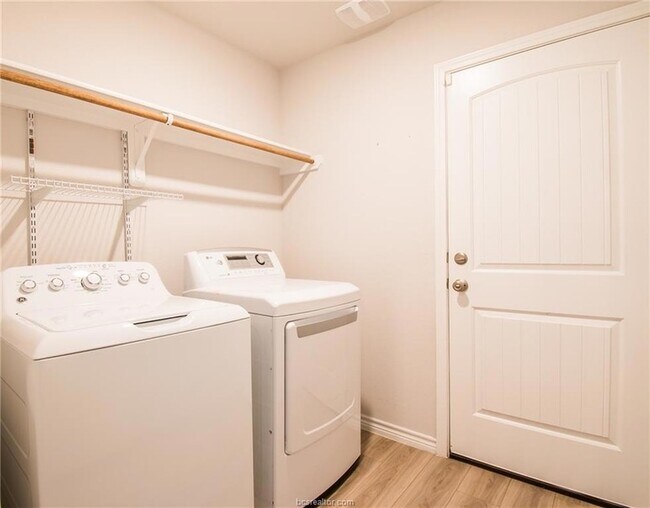 Building Photo - 6375 Darlington Ave