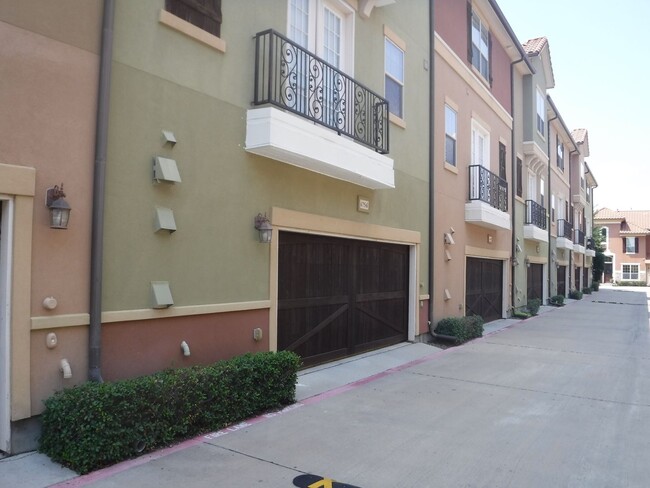 Building Photo - Beautiful 2 bed 2.5 Bath in Las Colinas!