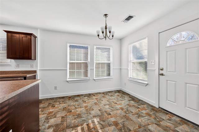 Building Photo - 704 E Sycamore St