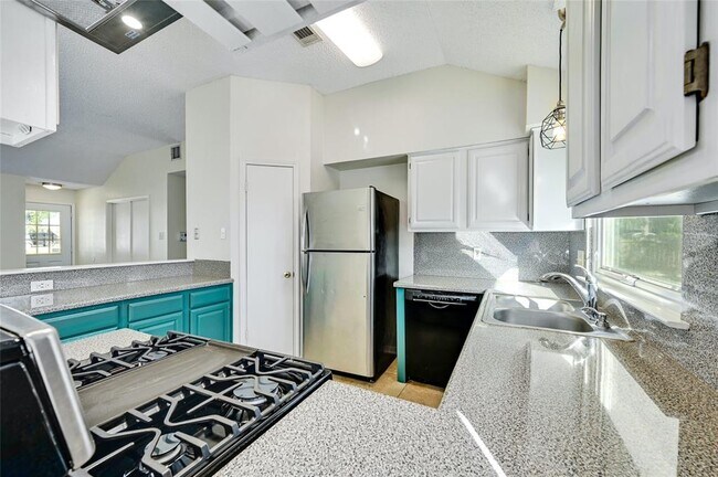 Building Photo - 2504 Spring Wagon Ln