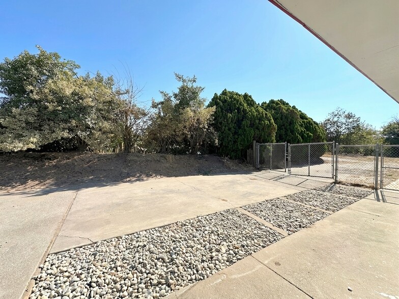 Building Photo - 15050 Cottage Ave