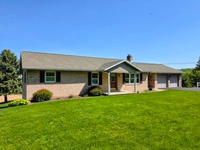 Building Photo - 154 Valley View Dr