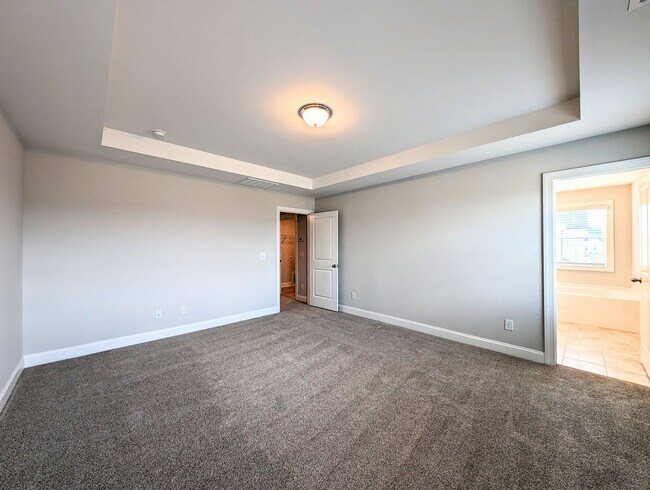 Building Photo - 722 Putney Hl Rd