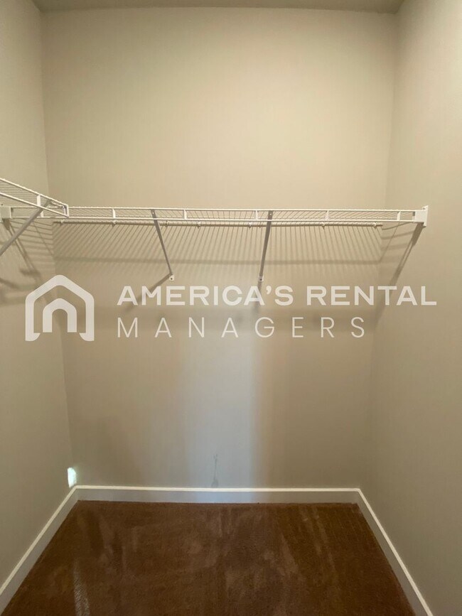 Building Photo - Home for Rent in Weaver AL. Available to V...