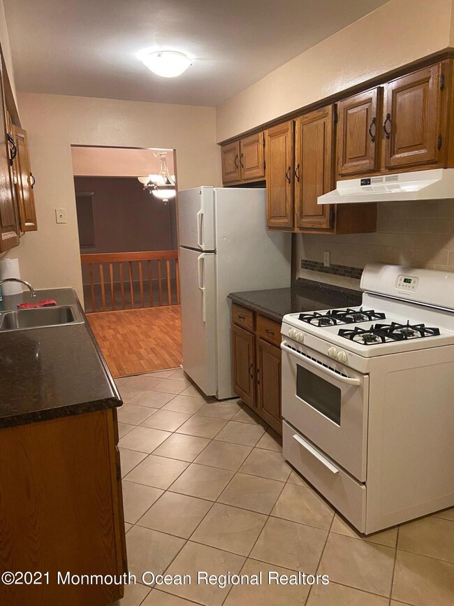 Building Photo - 438 Oak Knoll Dr