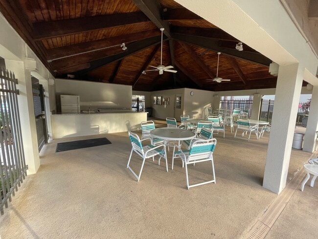 Building Photo - 3034 Eastland Blvd