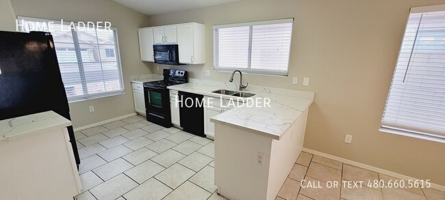 Building Photo - 10423 W Pasadena Ave