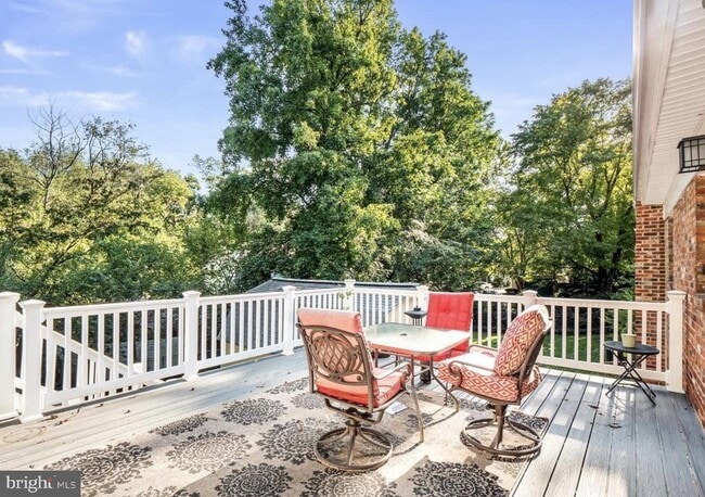 Building Photo - 2617 E Maple St