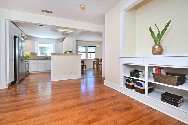 Building Photo - 10633 Chiquita St