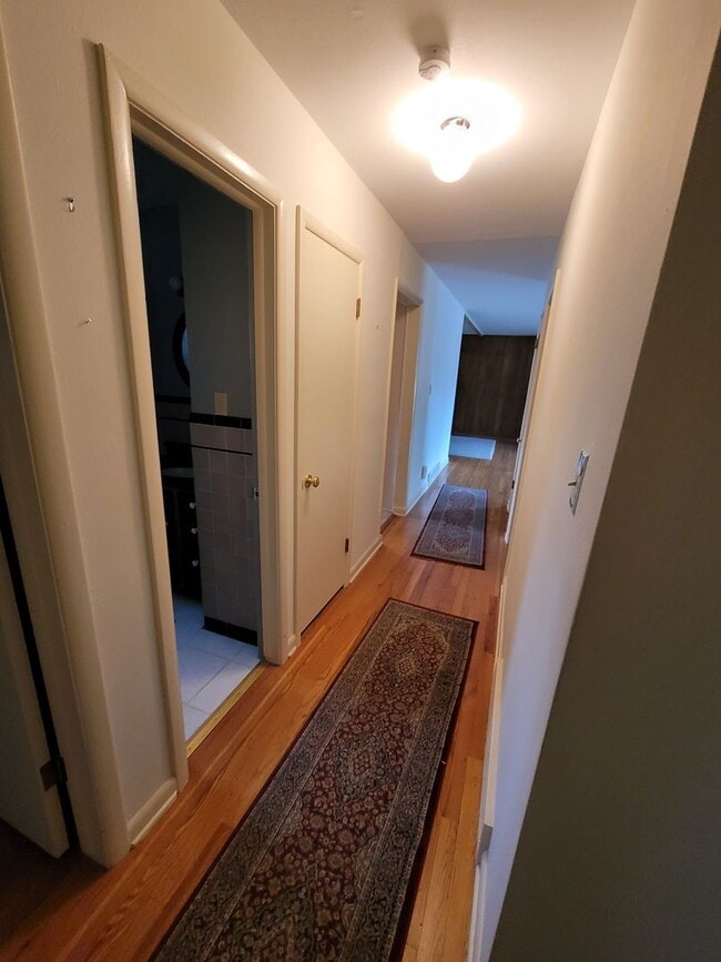 Building Photo - Cozy 3 Bedroom Home for Rent on Parkview Blvd