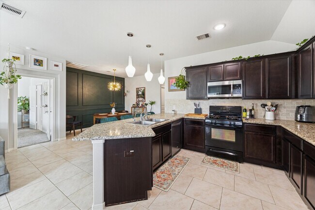 Building Photo - 3018 Village Creek Dr