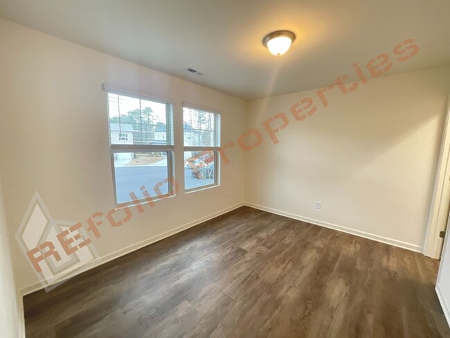 Building Photo - Stylish 4-Bedroom 3 Bathroom Single Home w...