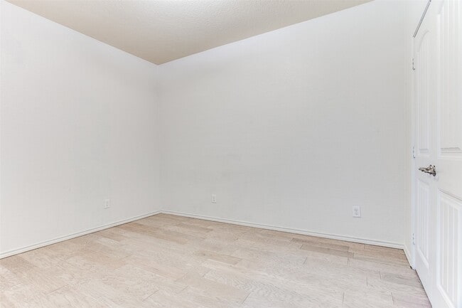 Building Photo - 6612 Friendsway Dr