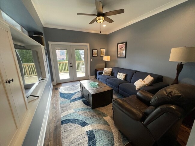 Building Photo - 433 Wisconsin Ave