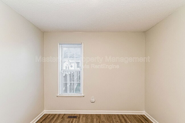 Building Photo - 112 Burt St