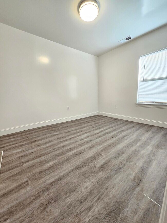 Building Photo - 2069 Solano Way