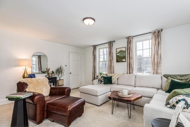 Building Photo - 2 Walker Ln