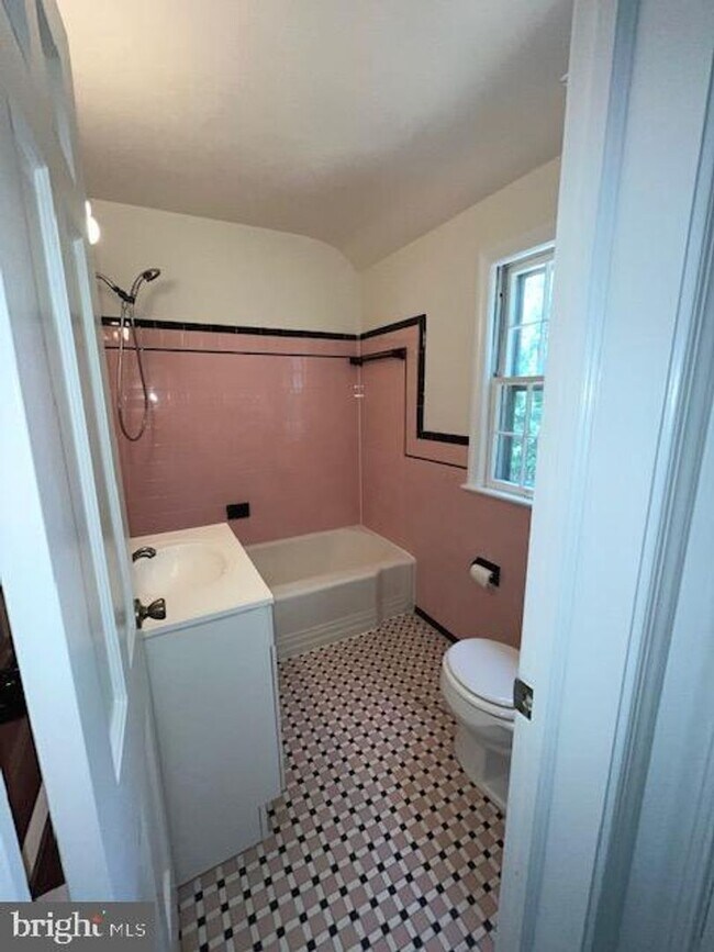 Building Photo - 4408 Glenridge St