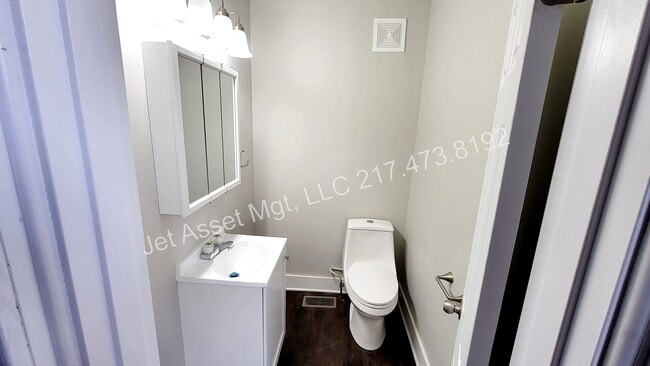 Building Photo - 4 bedroom HOUSE For Rent