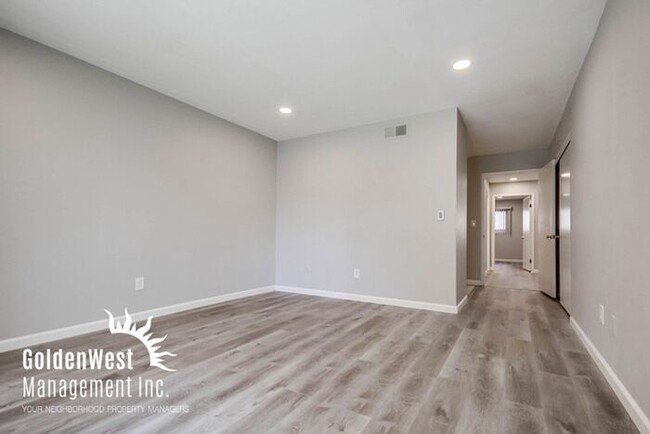 Building Photo - Spacious 3Bdm 2Ba Condo in Mission Valley ...