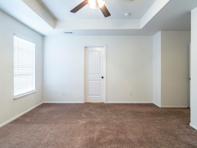 Building Photo - 140 Willow Dr