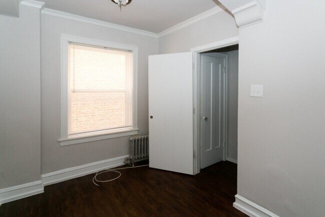 Building Photo - 6748 N Ashland Ave