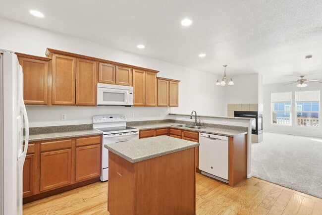 Building Photo - Updated Townhome with Pikes Peak Views | Free January Rent + $500 Off February