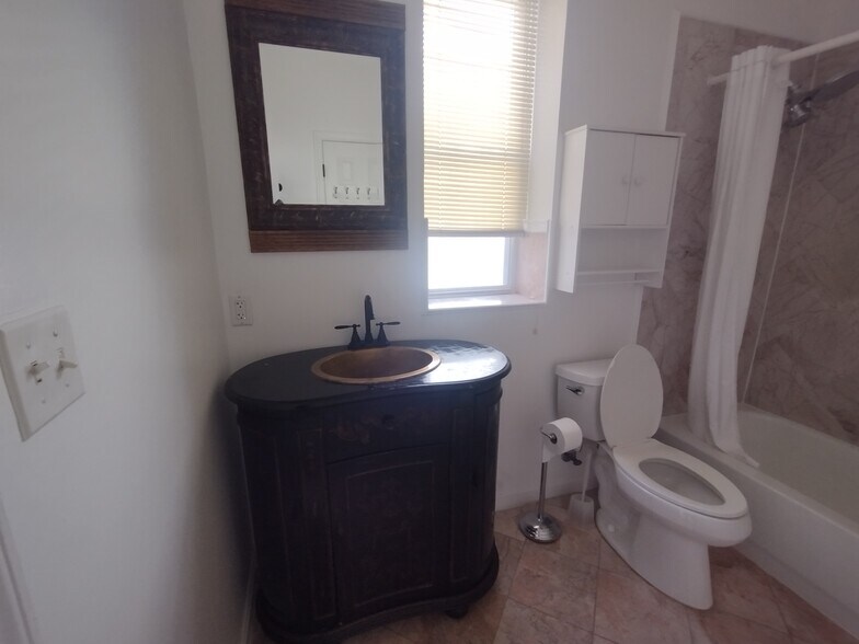 Building Photo - 1933 4th St NE