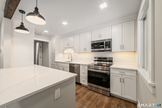 Building Photo - 304 Heritage Vlg