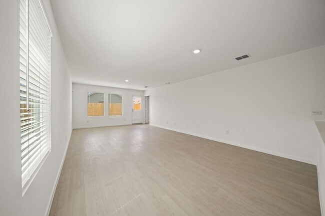 Building Photo - 3912 Pontchartrain Pkwy