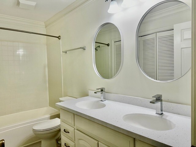 Building Photo - 835 Glendale Ter NE