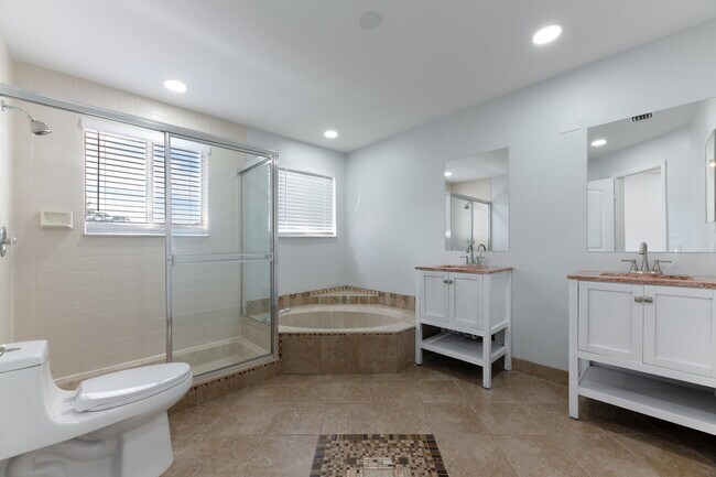 Building Photo - 6810 Via Regina