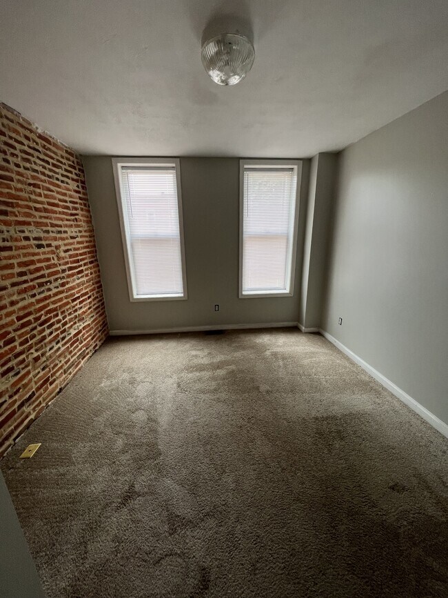 Building Photo - 1722 S Charles St