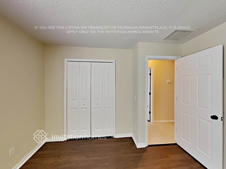 Building Photo - 3321 SW Savona Blvd