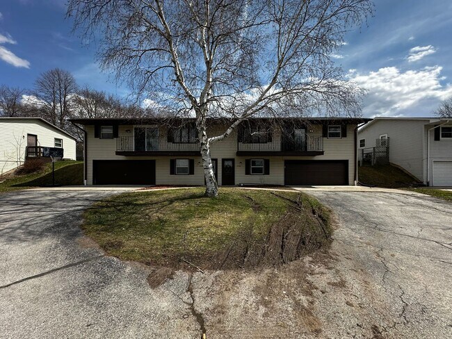 Building Photo - 2746 Nicolet Dr