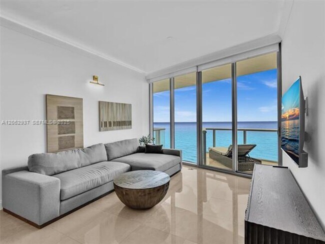 Building Photo - 17001 Collins Ave