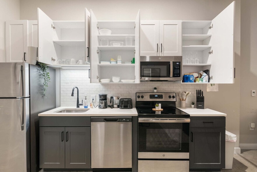 Building Photo - 205 W 4th St