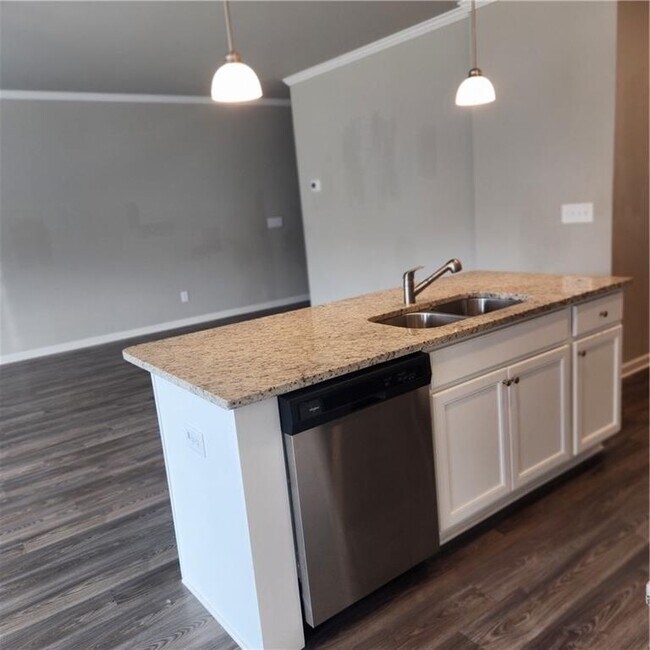 Building Photo - 5056 Silver Fox Trl