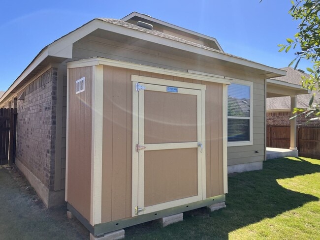 Building Photo - 10215 High Noon Dr