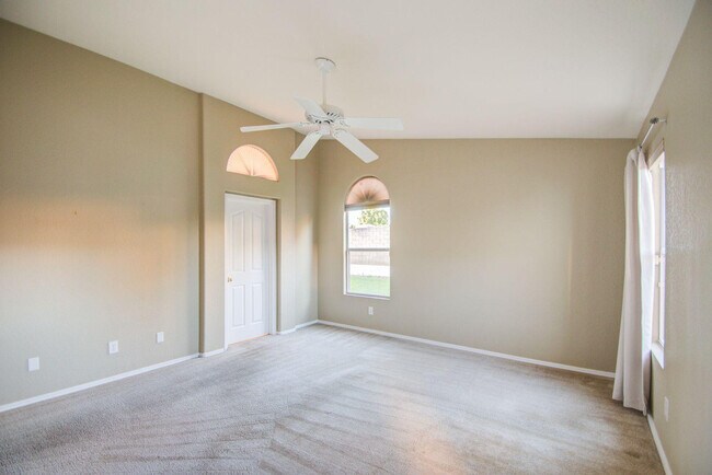 Building Photo - 3216 E Muirwood Dr