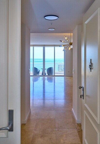 Building Photo - 848 Brickell Key Dr