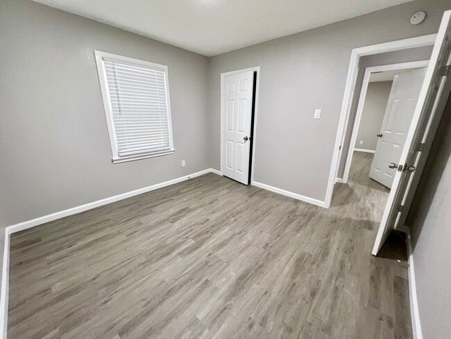 Building Photo - Newly Renovate 4 bedroom 2 bath Home in Liberty, TX!