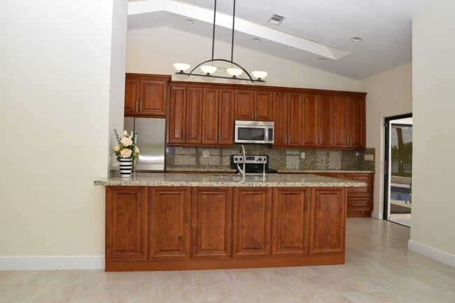 Building Photo - 6735 Lago Vista Terrace