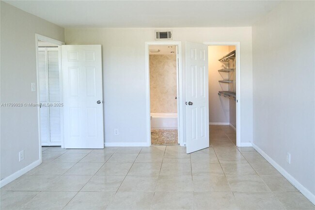 Building Photo - 3000 N Ocean Blvd